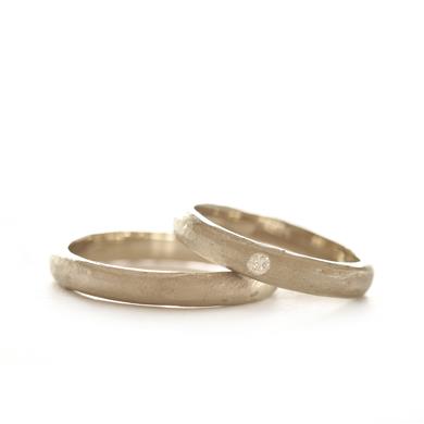 Semicircular golden wedding rings